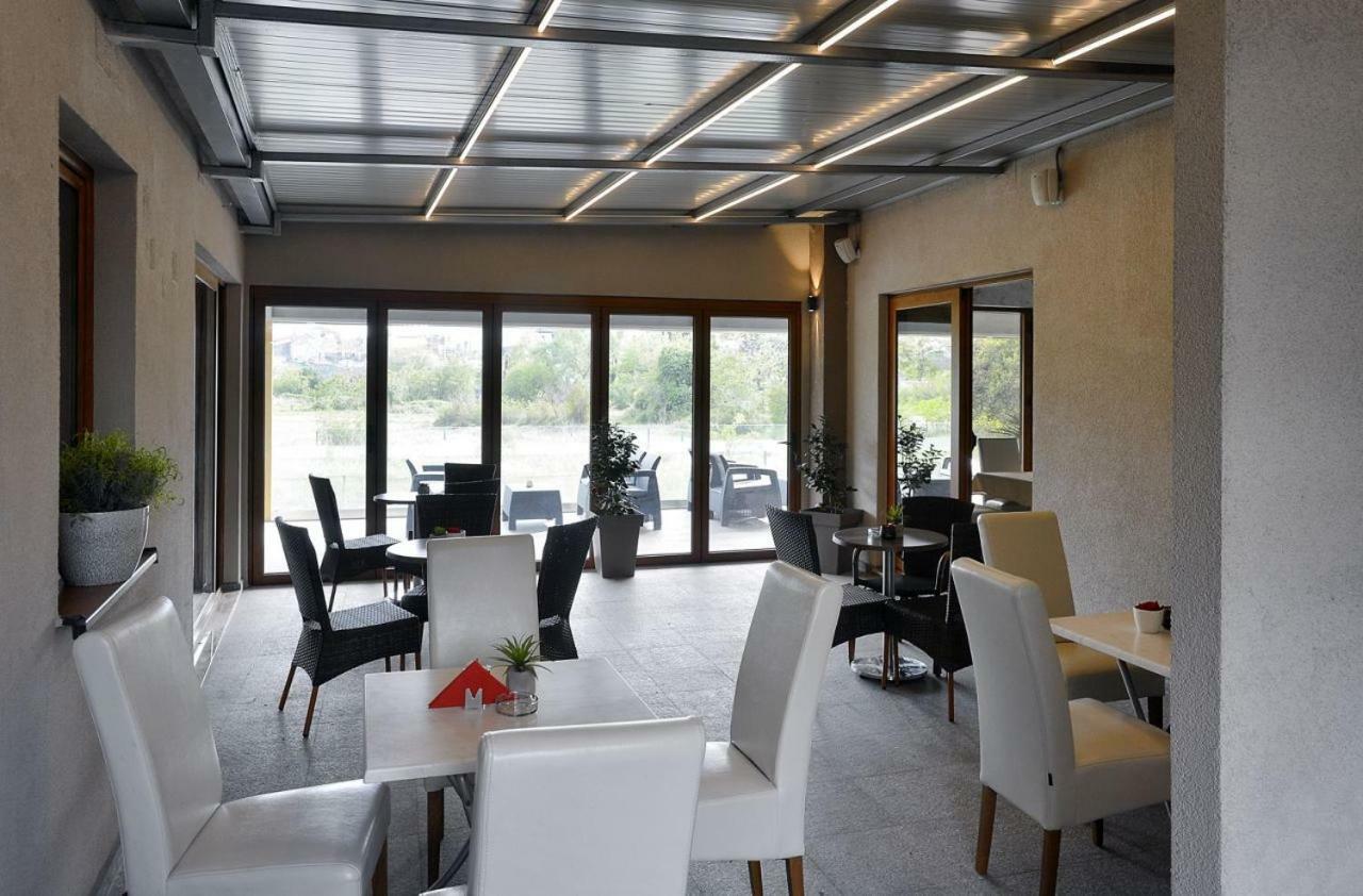 Hotel Fobra Podgorica Exterior photo